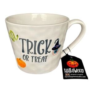 𝅺HARVEST GREEN Studio Trick or Treat Coffee Mug